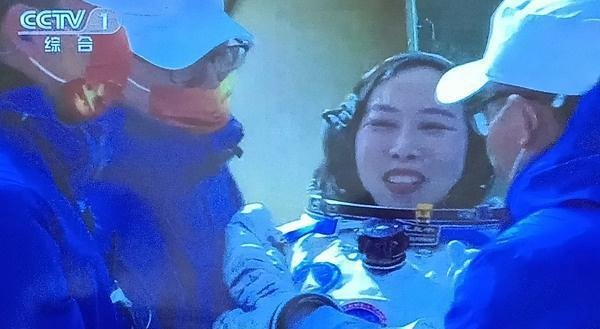 直播神十三航天员出舱 这是咋情况？