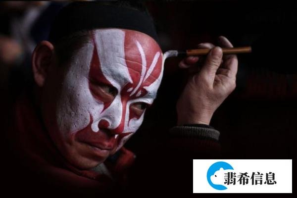 为什么戏曲演员要画脸谱？