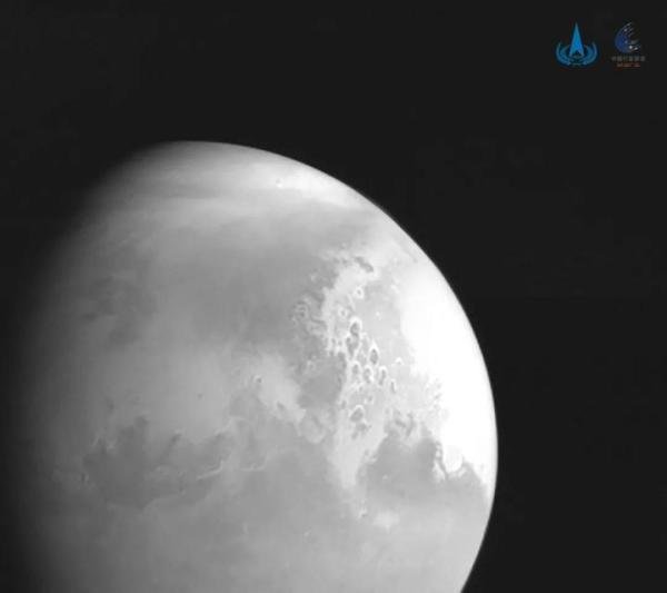 天问一号完成第四次轨道中途修正 传回首幅火星图像
