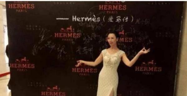 深圳“宾利姐”被扒,从海归名媛到单身富婆,网友:2000块内裤是壕