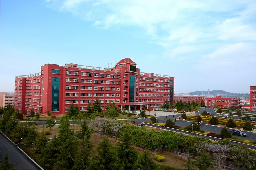 青岛一学生坠亡校方改校规,此前的校规是否过于严苛吗?