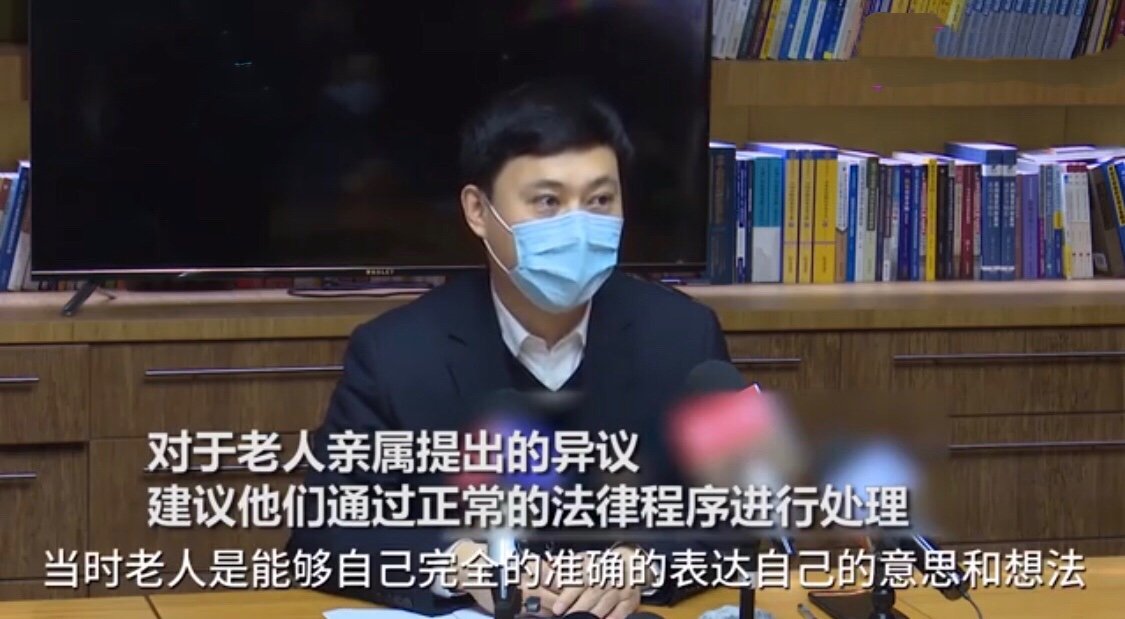 上海独居老人300万房产赠水果摊主,家属讨要公道,到底该支持谁?