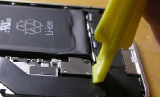 iphone4s怎么把电板拿出来充电