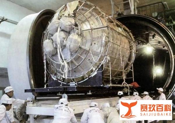 解密龙飞船与神舟十四号：为何座位差距如此之大？