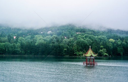 最近发生的新鲜事，意思的词语？