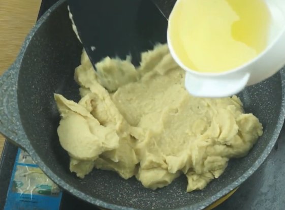 月饼里的莲蓉是什么?怎么做的?