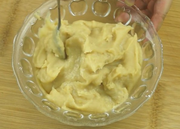 月饼里的莲蓉是什么?怎么做的?
