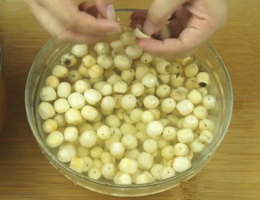 月饼里的莲蓉是什么?怎么做的?