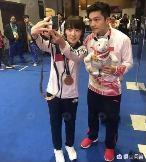 徐孝元主动要求与樊振东合影,并把照片发到网上,她这是对“小胖”暗示吗?