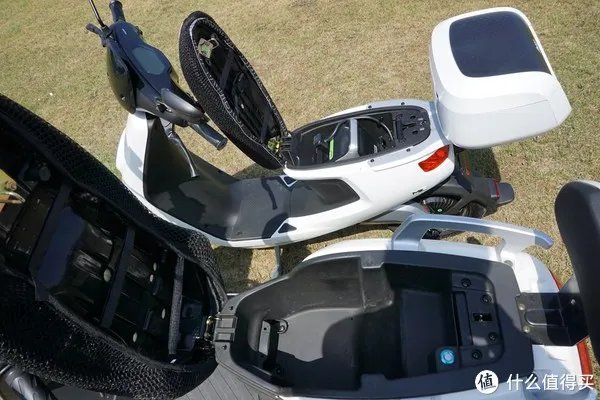 不粉不黑——小牛电动车 N1、M1 对比使用体验（附真人秀）
