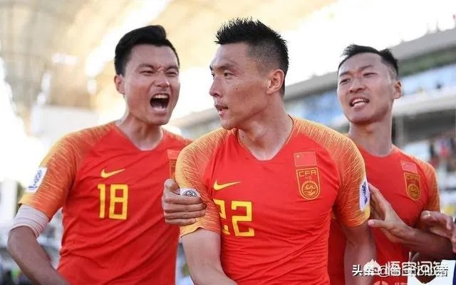 如何评价亚洲杯男足取得首胜后,中国球迷赛后主动清理观众席垃圾的行为?
