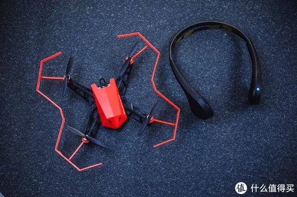 靠意念飞行到底有多玄乎?亲身体验UDrone意念无人机