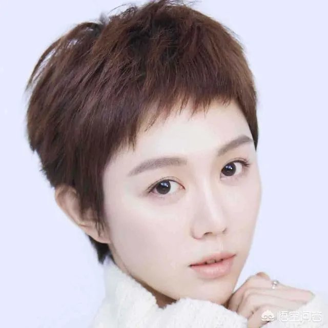 女演员姜妍怎么看起来比以前越来越年轻漂亮了？