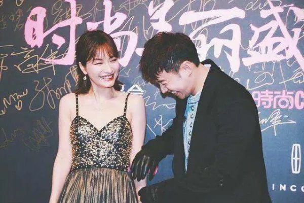 吴昕潘玮柏在COSMO盛典宣布有新惊喜，是在一起了吗？