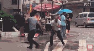 民间高手大街上过招:老外看傻眼(图)