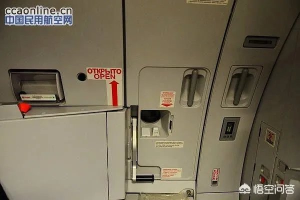 乘客擅开飞机应急滑梯被拘12天，为什么误开应急滑梯后果这么严重？