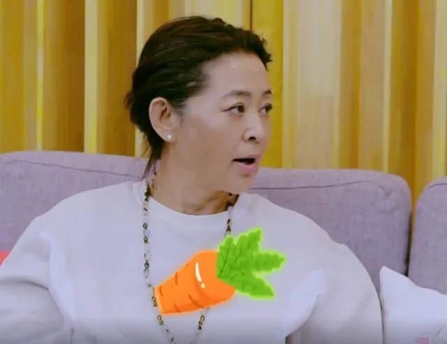 相爱相杀姐妹花：蔡明吐槽倪萍“胖到顶尖”，姐妹互怼好有爱，你怎么看？