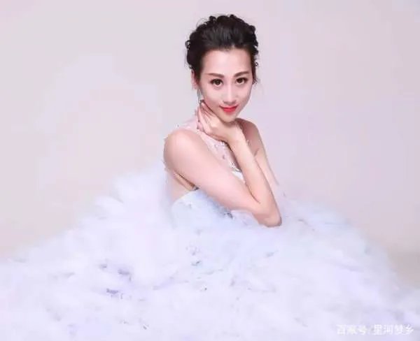 她5年连剖4胎,挺着孕肚替陈浩民道歉,如今幸福吗?