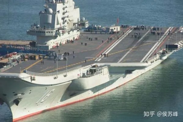 航母舰载机起降到底有多复杂？为什么说“它”的危险系数最高？