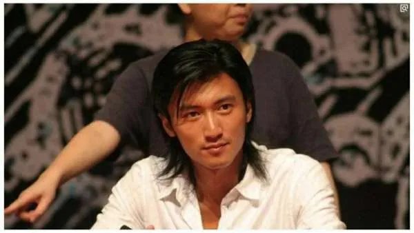 谢霆锋谈年轻艺人排场大,年轻艺人出门拍摄一般要带些谁?