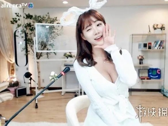 瞬间美炸,泳装都包不住了!韩国女主播雪梨私照曝光