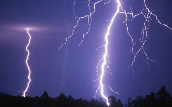沈阳暴雨天降火龙劈向高楼,有没有引发火灾造成人员伤亡?