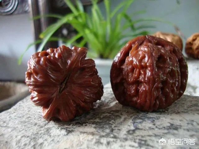 想盘玩核桃,是选小核桃好,还选麻核桃好?有什么区别?