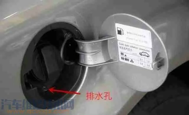 汽车油箱在底盘哪个位置?汽车油箱要不要清洗