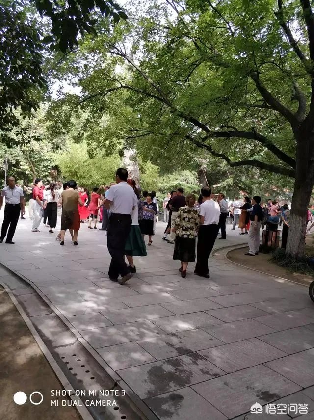对于部分小区内大妈跳广场舞扰民这件事,你有什么看法?
