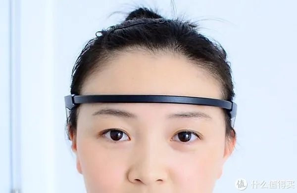 靠意念飞行到底有多玄乎?亲身体验UDrone意念无人机