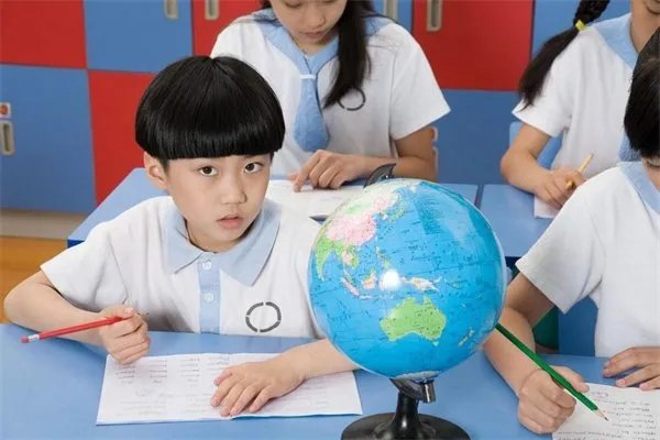 家长陪孩子写作业急到心梗,为什么陪小孩做作业容易暴躁?