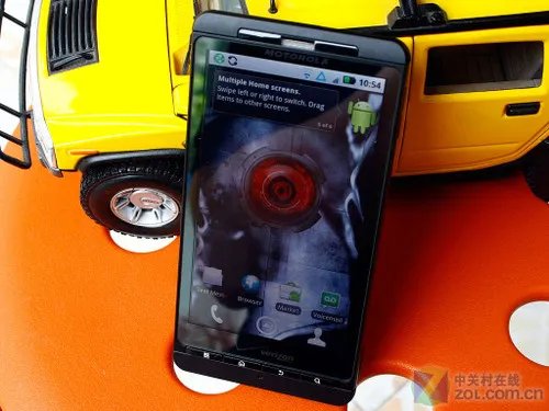 4.3吋纯爷们儿象征 摩托罗拉Droid X评测