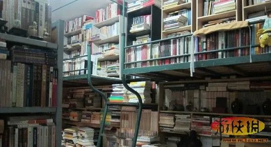 高校学生在宿舍养鳄鱼当宠物 盘点让人眼界大开的宿舍