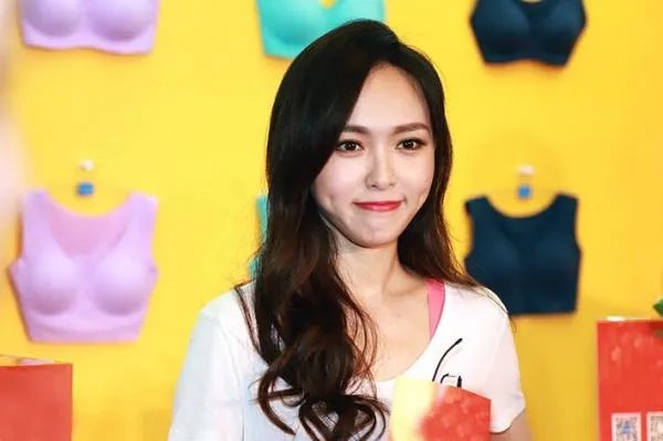 迟早逆生长的女生，脸上会有这3个缺陷，长大后会开挂？