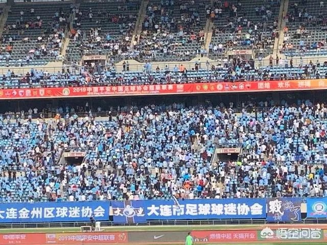 一方与上港的比赛,大连看台出现大片球迷的骚动,这是什么情况?到底发生了什么?