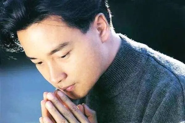 唐鹤德为张国荣庆冥寿,同样六十多岁的他现在仍旧单身,是因为放不下哥哥吗?