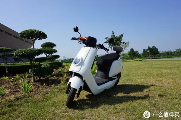 不粉不黑——小牛电动车 N1、M1 对比使用体验（附真人秀）