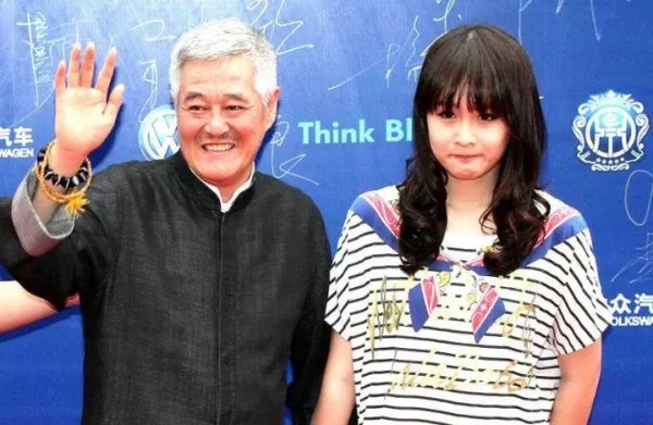 赵本山女儿球球直播征婚,为生娃不看钱,亲妈说房车彩礼全倒贴,你怎么看