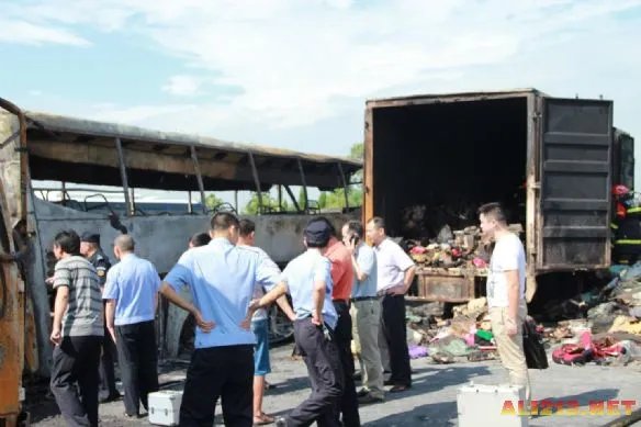 湖南发生严重车祸 货车大巴相撞爆炸仅4人逃出
