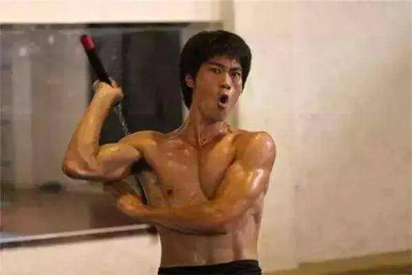 李小龙逝世46周年，为什么他会被誉为“中国功夫之神”？