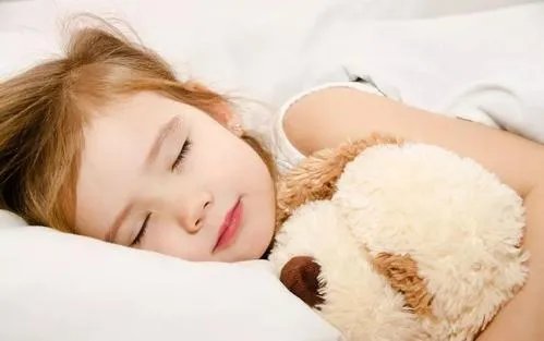 奶奶看到孙子突然出现眼泪一下子流了出来，奶奶和孙子的感情有多深？
