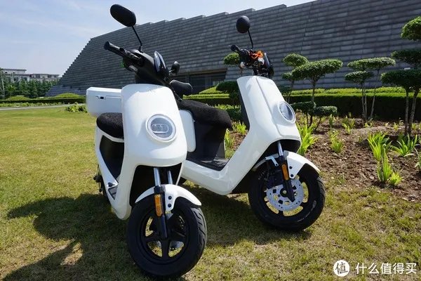 不粉不黑——小牛电动车 N1、M1 对比使用体验（附真人秀）