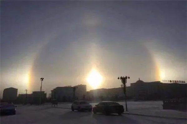 天上突然出现两个太阳,究竟发生了什么?
