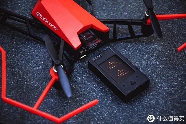 靠意念飞行到底有多玄乎?亲身体验UDrone意念无人机