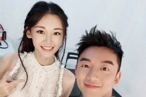郑恺苗苗官宣领证,他们是怎么相识相恋的?