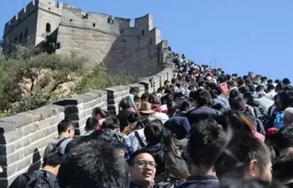 国家明确:优化法定节假日时间分布格局!调休会被取消吗?