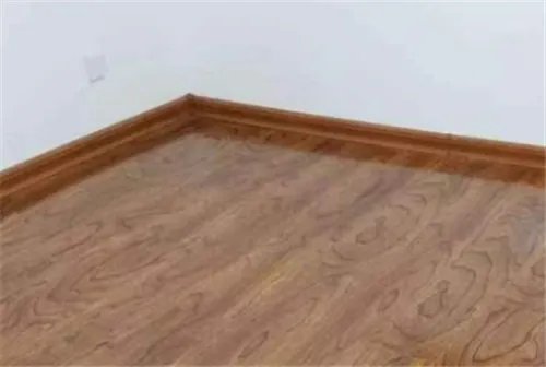踢脚线打白胶还是透明的胶