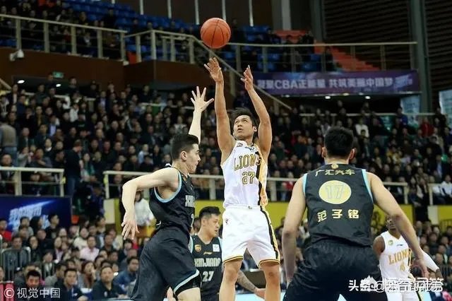 比赛还剩1分钟,林志杰下场,阿不都沙拉木鼓掌欢送,你怎么看?