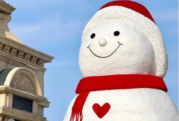 哈尔滨18米高大雪人出圈，这个雪人是咋堆的？会不会在短时内融化掉？