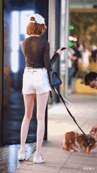 王宝强和女友牵手现身 伊织萌学会说中文的动态图